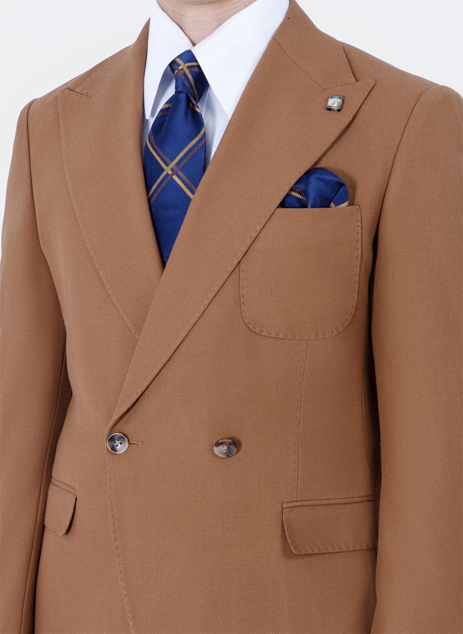 Classic Peak Lapel Suit With two-button