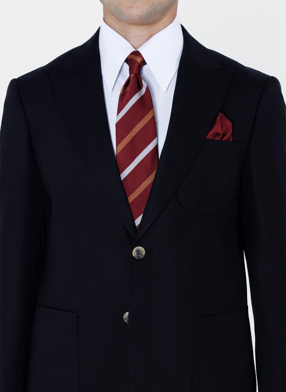 Plain Peak Lapel Suit With two-button