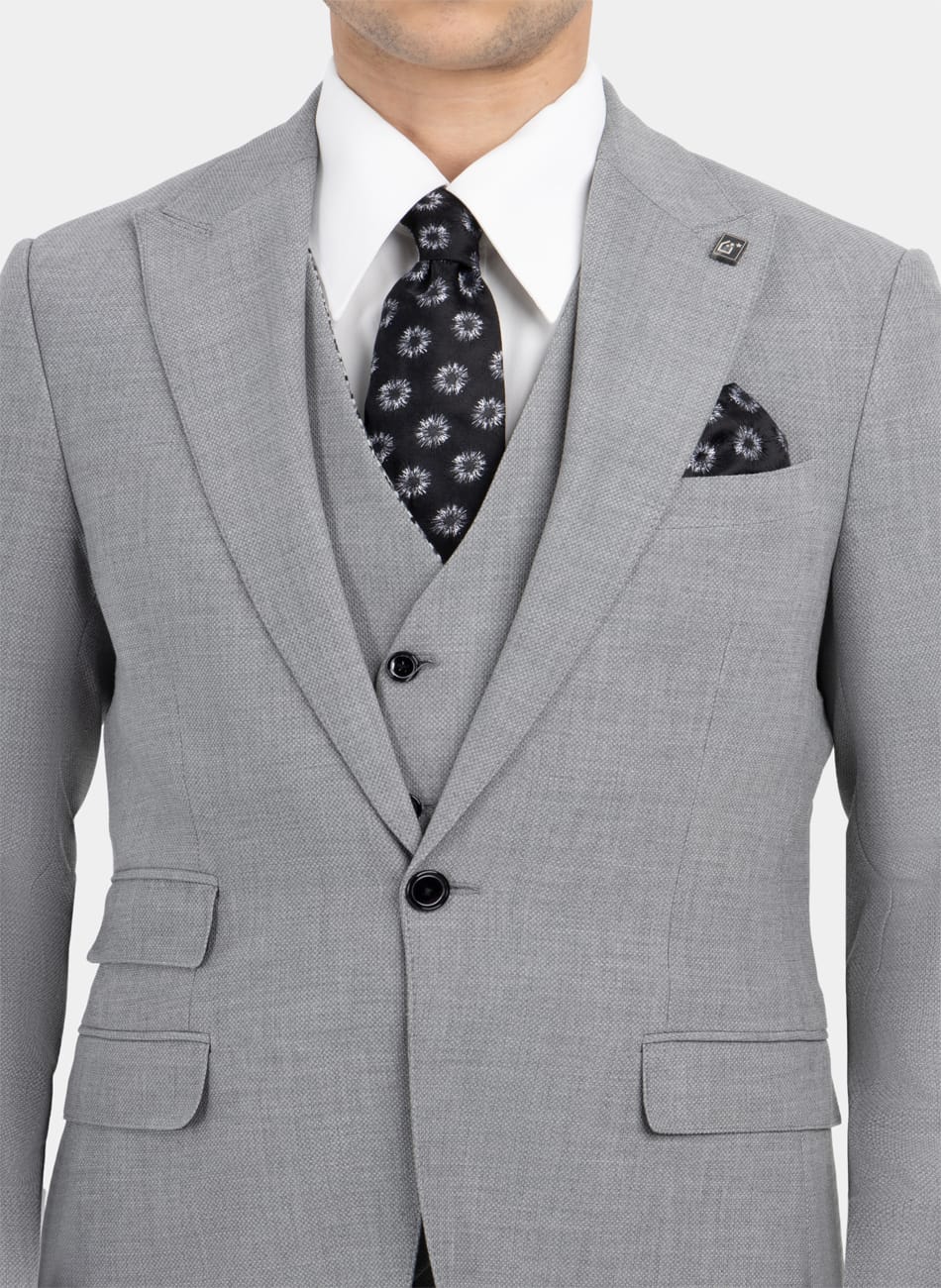CLASSIC  PEAK LAPEL SUIT