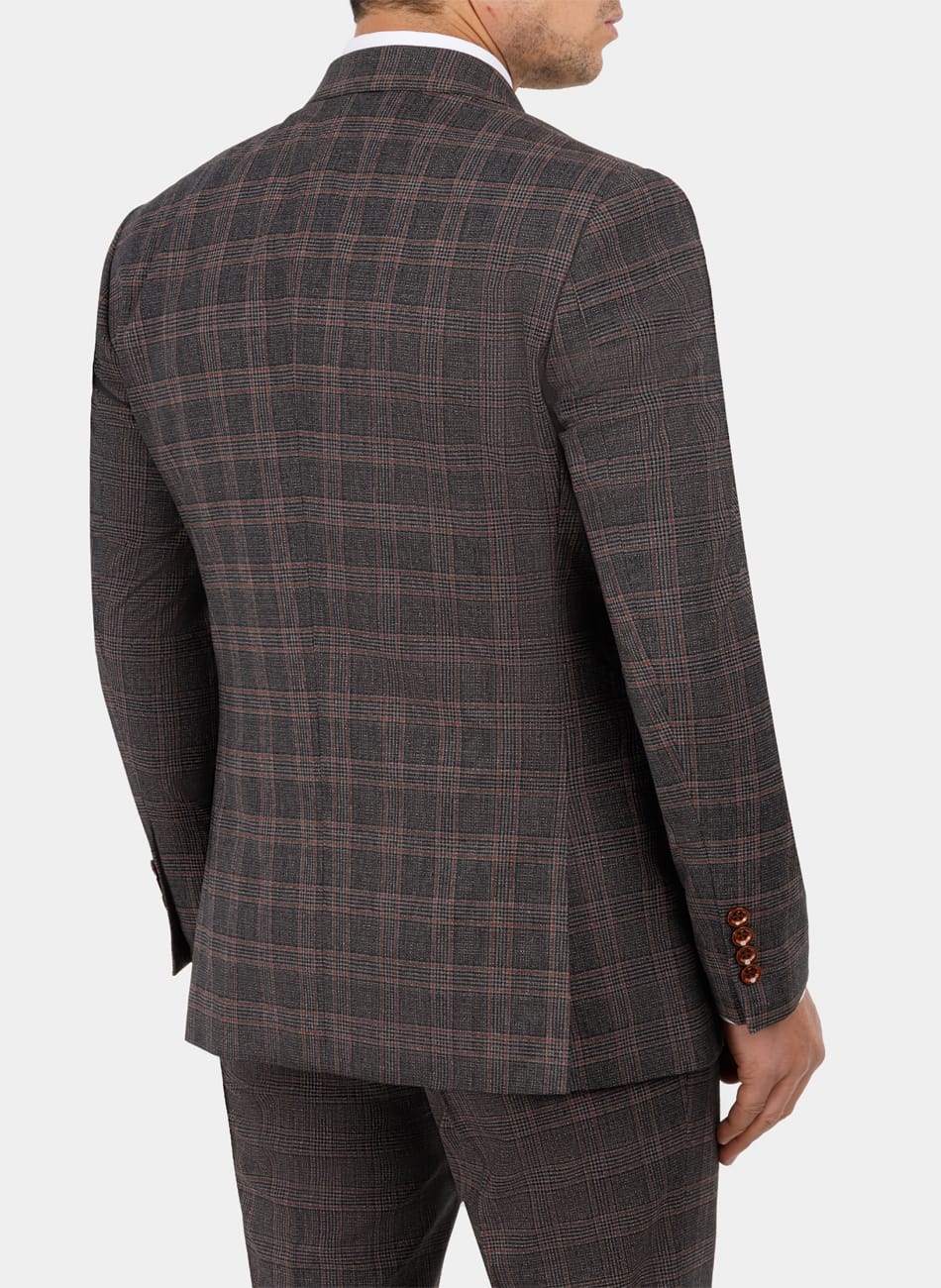 DOUBLE BREASTED PEAK LAPEL SUIT