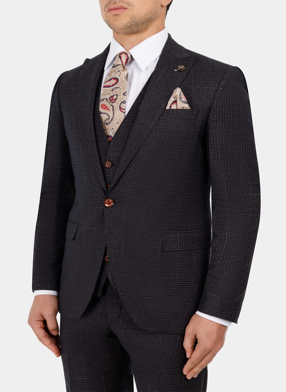Image of CHIX PEAK LAPEL SUIT
