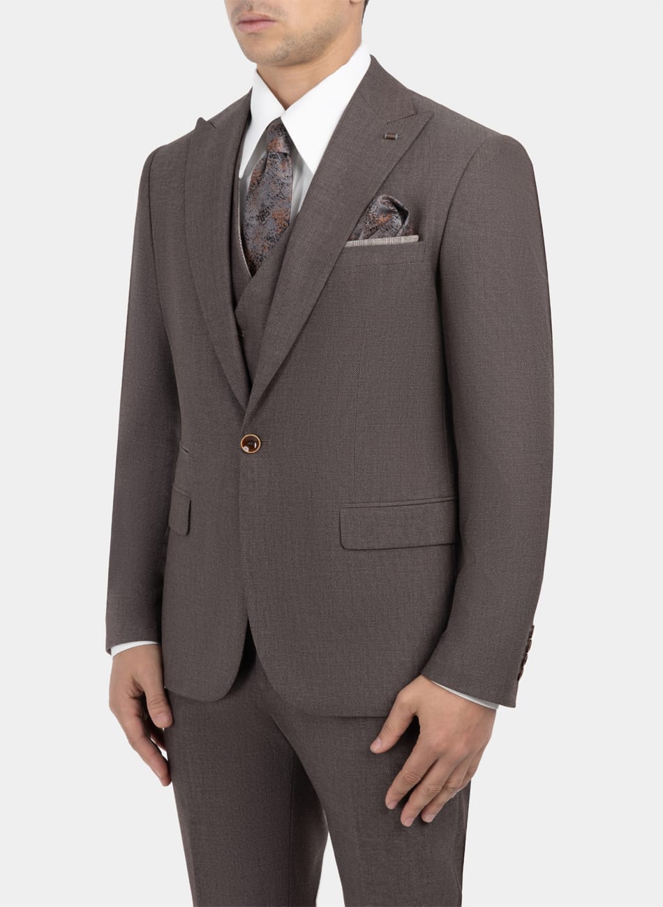 CLASSIC  PEAK LAPEL SUIT