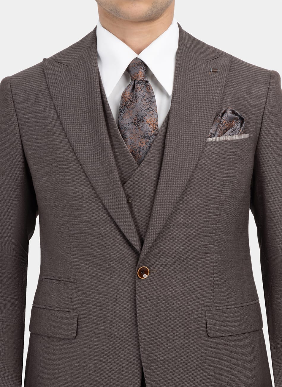 CLASSIC  PEAK LAPEL SUIT