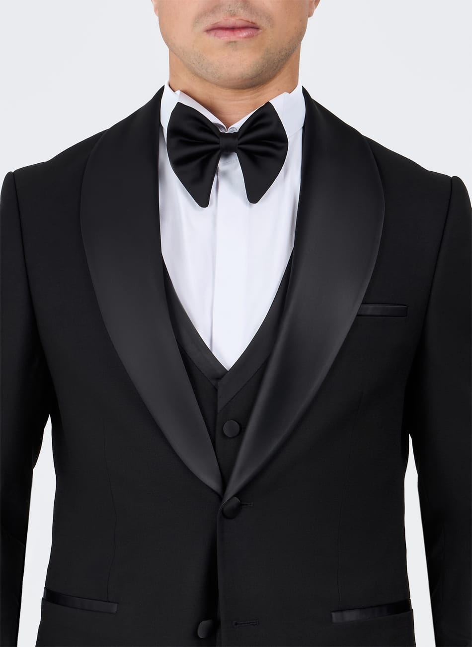 CLASSIC PEAK LAPEL SUIT