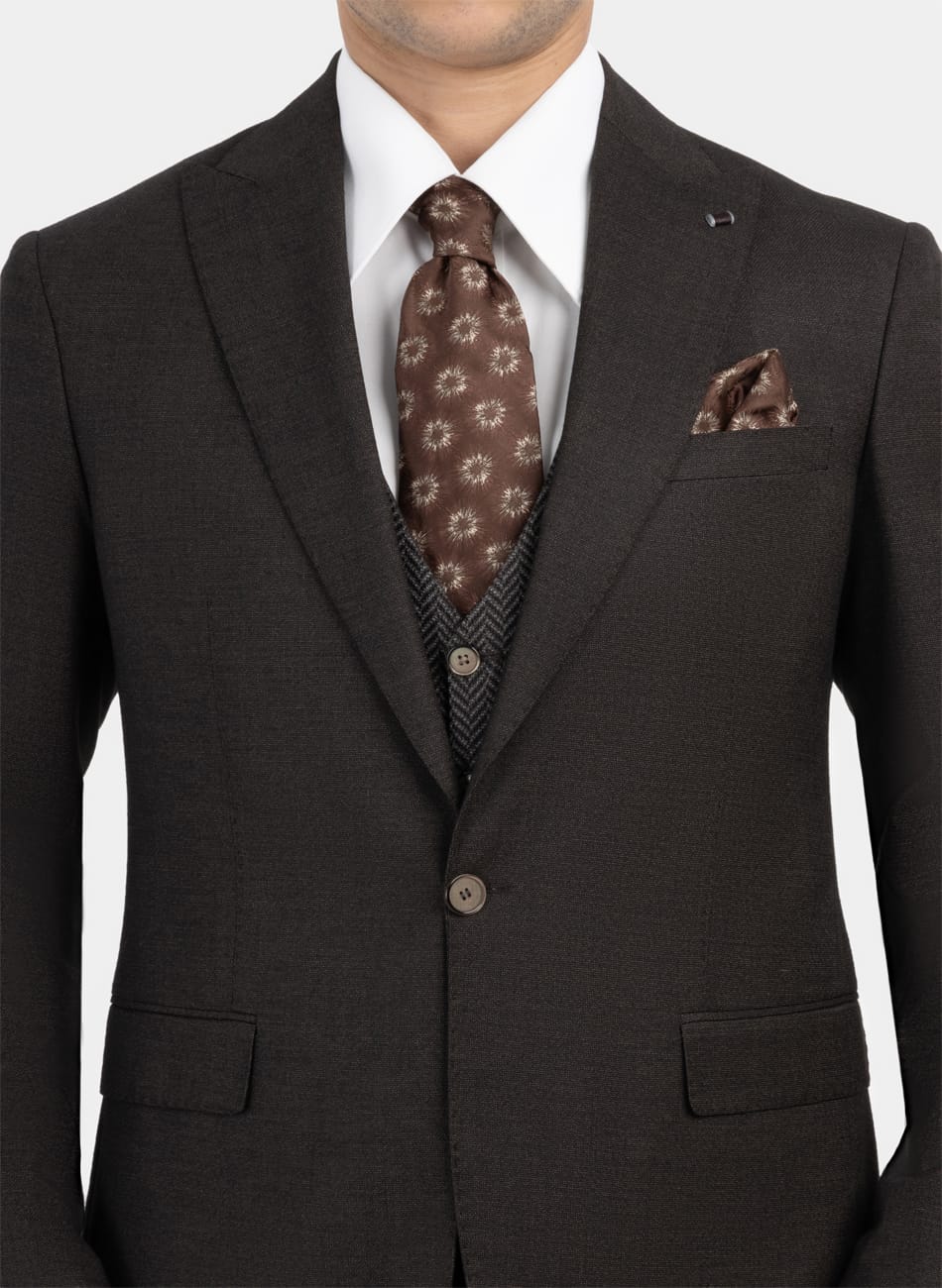 CLASSIC PEAK LAPEL SUIT