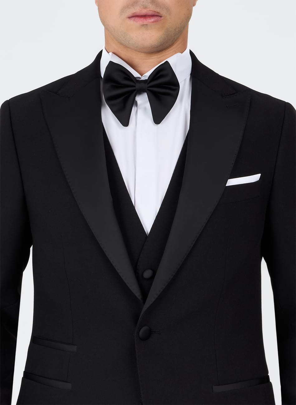 CLASSIC PEAK LAPEL SUIT