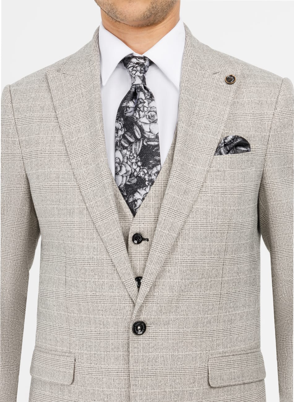 Image of CHIX PEAK LAPEL SUITCHIX PEAK LAPEL SUIT