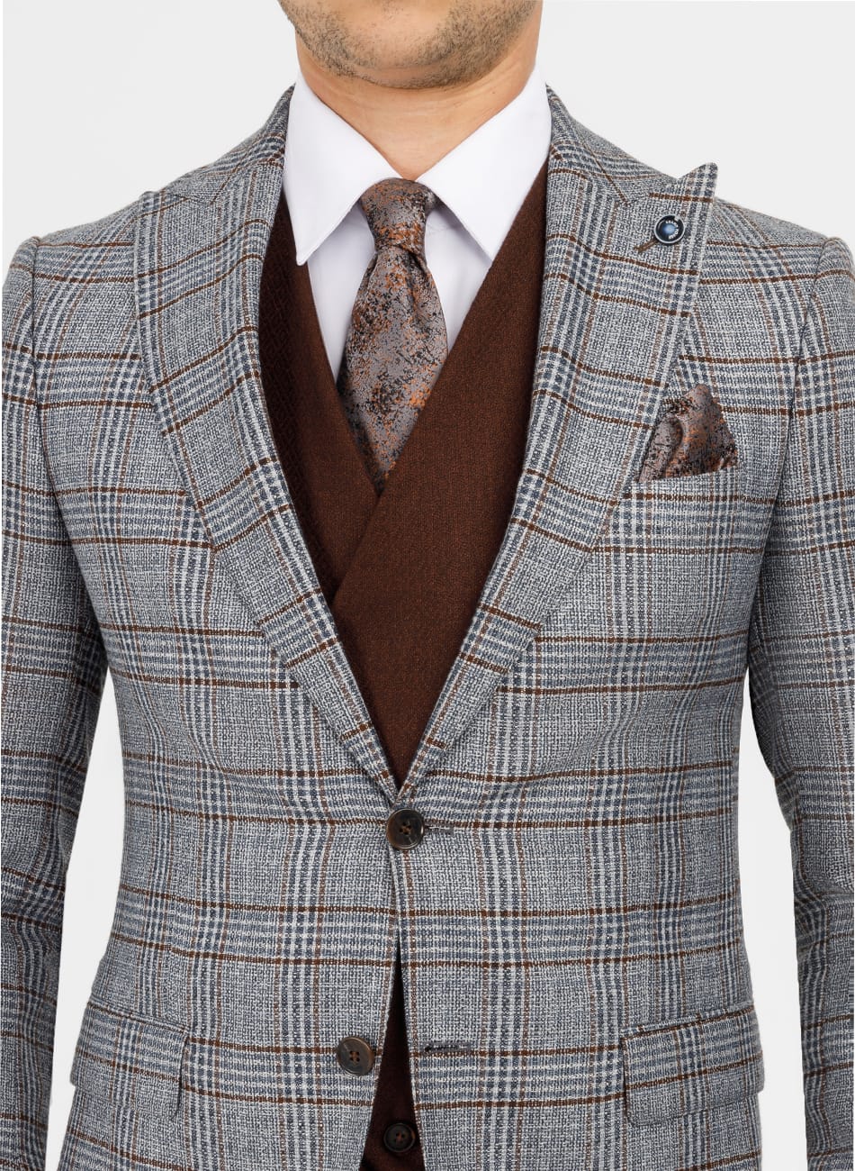 Image of CHIX PEAK LAPEL SUIT