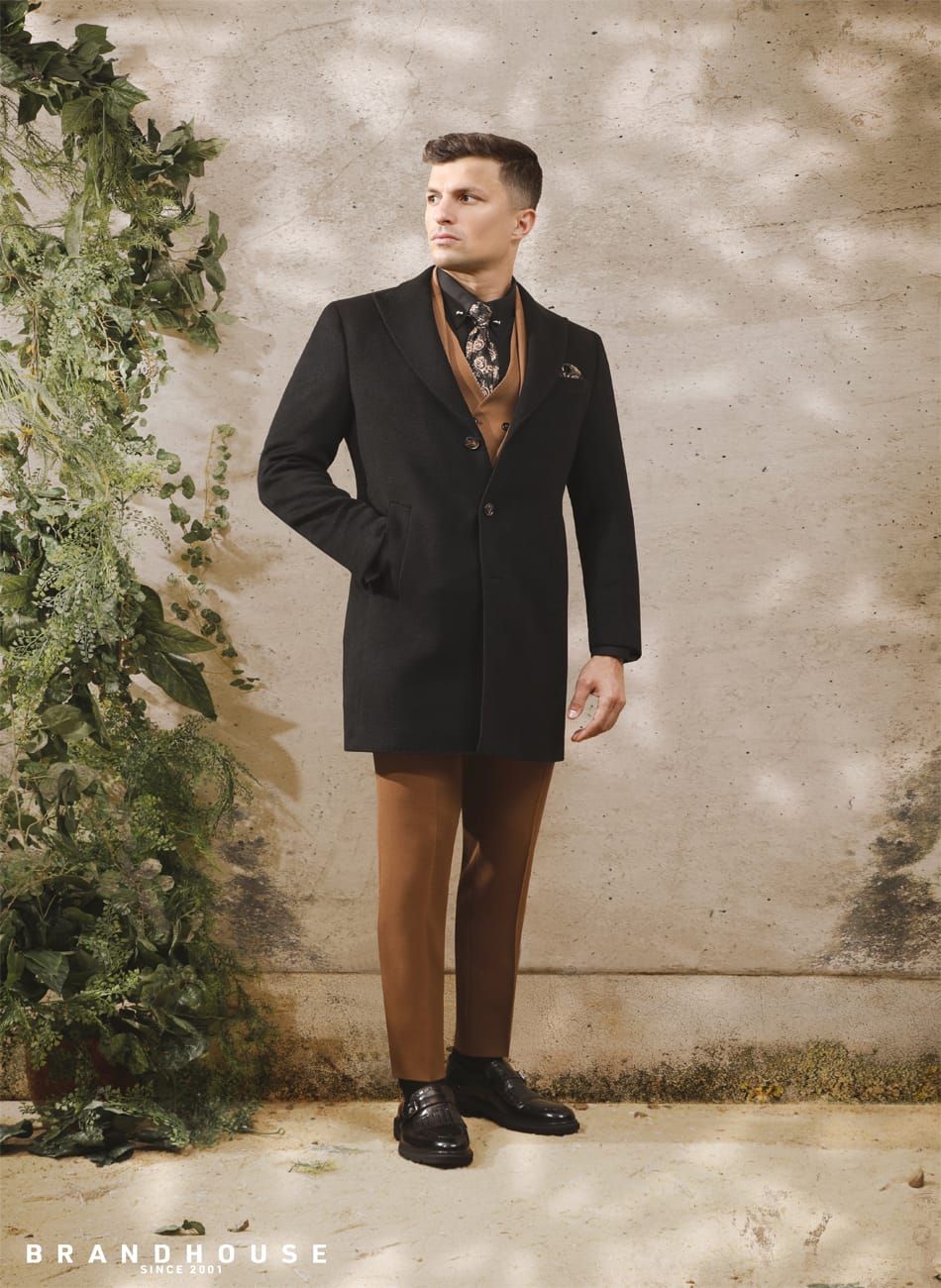 CLASSIC PEAK LAPEL COAT