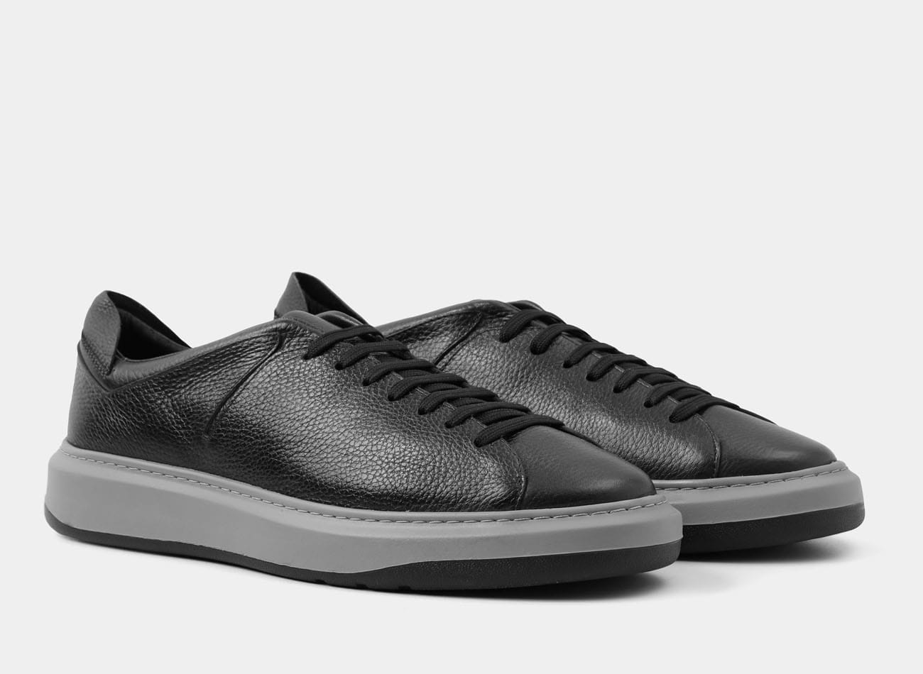 CROSSCOURT Plain Sneakers