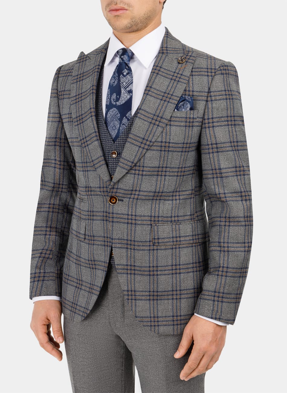Image of CHIX PEAK LAPEL SUIT