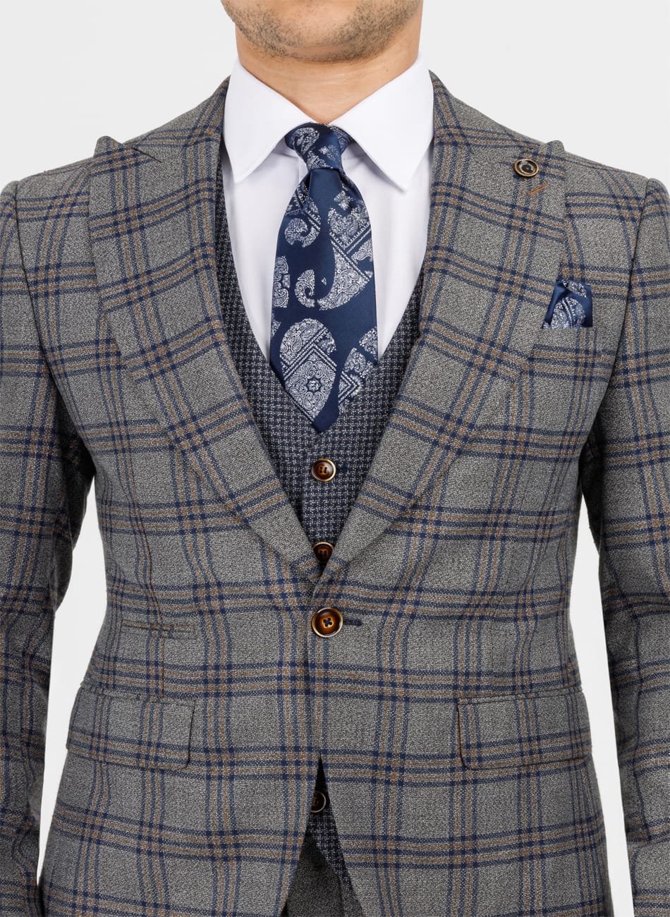 Image of CHIX PEAK LAPEL SUIT
