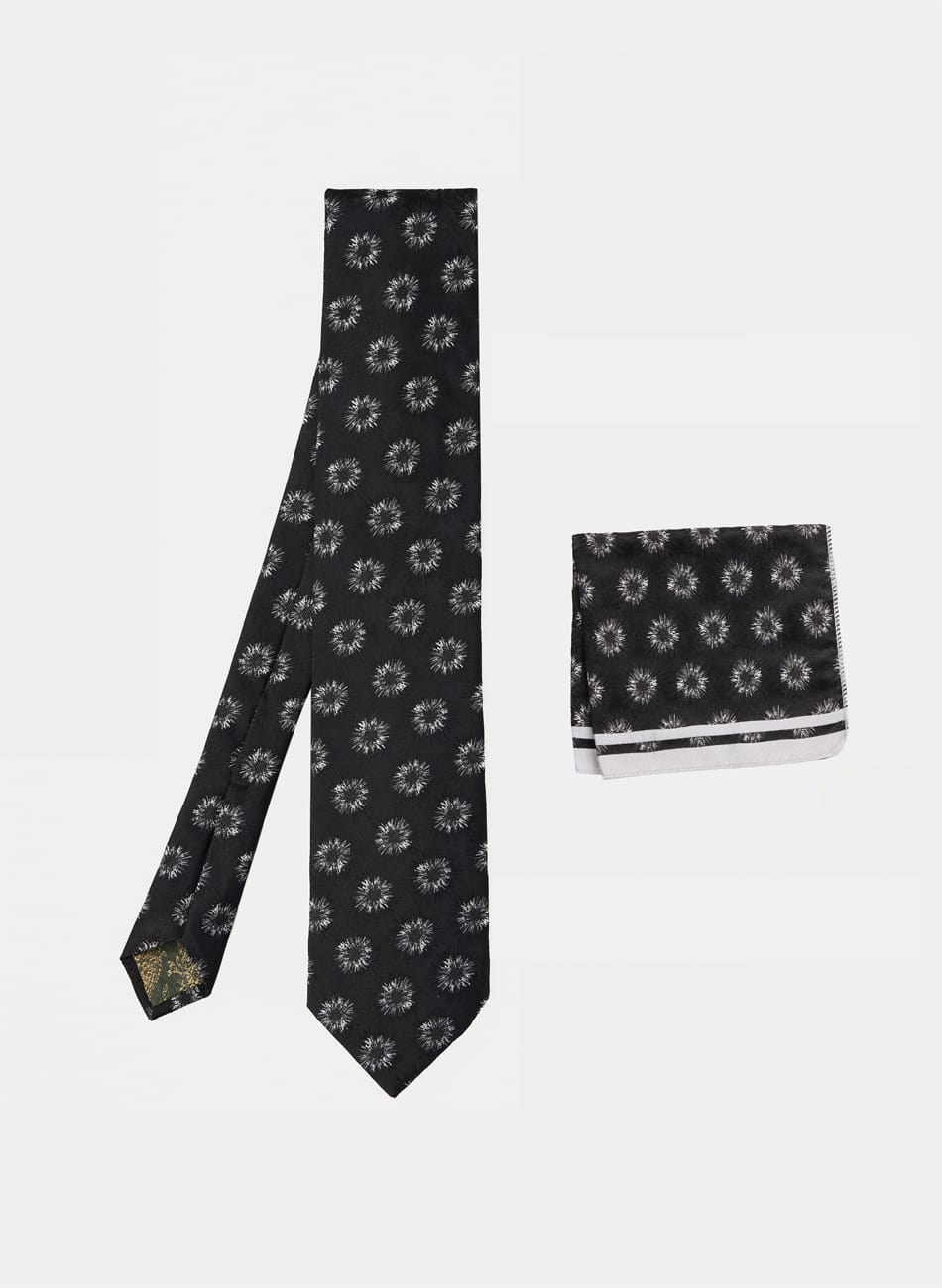 CIRCLES TIE