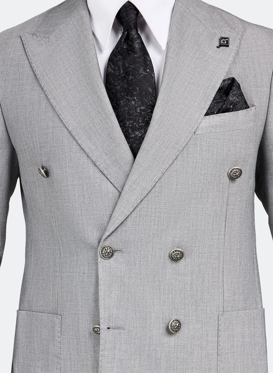 Double breasted Peak Lapel suit